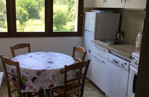Coupiac Casa | Casa equipada + centro de pueblo aveyron 120m2 jardín terraza wifi 3 dormitorios