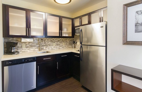 Amherst Condominio | Suite Equipada | Desayuno diario gratuito, acceso a la piscina + acceso al gimnasio