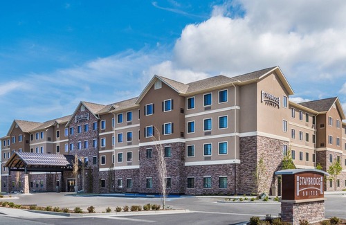 Midtown Anchorage Condominio | Suite equipada en una ubicación central | Desayuno diario gratuito + acceso a la piscina cubierta climatizada