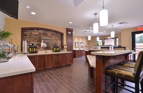 Tomball Condominio | Equipped Suite Near Houston | Shared Outdoor Pool