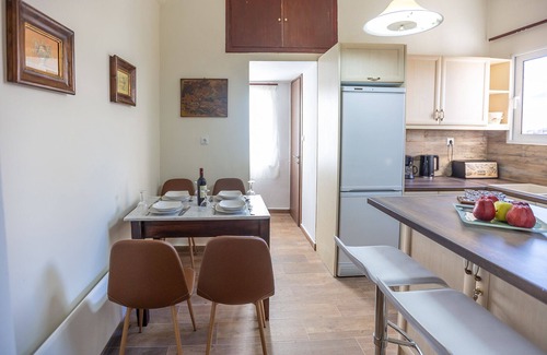 Tripoli Apartamento | Era of Elegance: 1928 Classic Dwelling