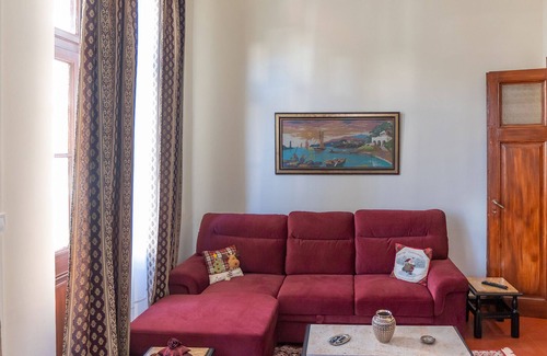 Tripoli Apartamento | Era of Elegance: 1928 Classic Dwelling
