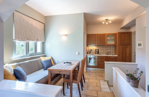 Longos Apartamento | ERATO & KALYPSO split level apartment (60m² for 2-5 people)