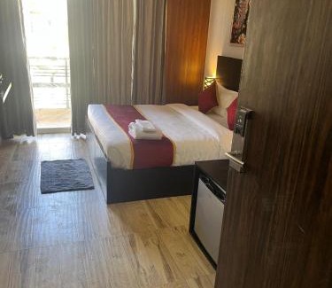 Vrindavan Hotel | Eraya Suites and Resorts - Near Prem Mandir Vrindavan