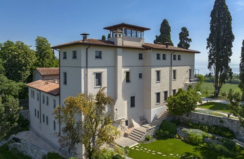 Lonato del Garda Apartamento | Eremus Relais Apartment 4 with lake view