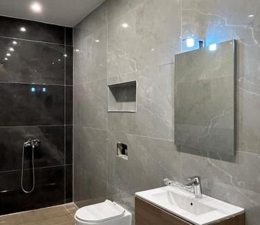 Galatas Casa | Eria's Junior Suite