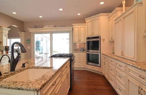 Lorain Casa | Erie Escape - Lakefront Lake Erie w/ Pool
