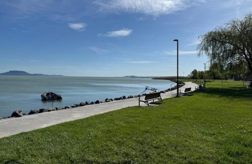 Balatonkeresztur Casa | Erika vendégház centrumban