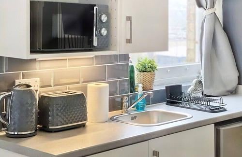 Waddon Casa | Erin Court Mansions - Suite 13