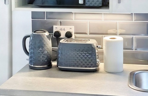 Waddon Casa | Erin Court Mansions - Suite 10