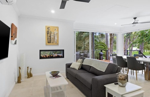 Erina Casa | Erina Valley Treehouse - 2 bedroom house situated amongst nature