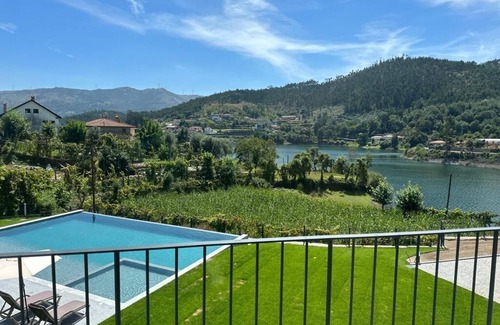 Guilhofrei Villa | Ermal Terrace