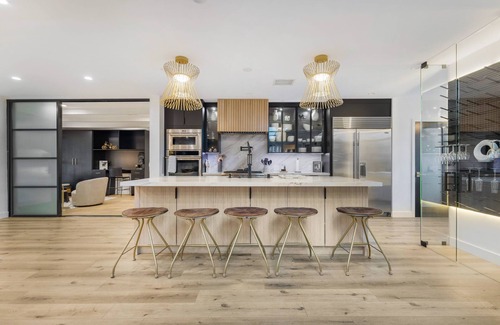 Woodland Hills Casa | Erwin Estate - A Perfect Blend of Modern Elegance with Mid-Century Undertones