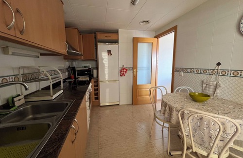 Costa Dorada Apartamento | en el pueblo de pescadores, FRENTE AL MAR, apartamento con aire acondicionado