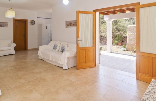 Es Cap de Barbaria Casa | ES LLIRI BLANC - Maravillosa casa con vistas al campo y WiFi gratis.