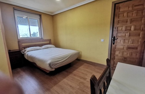 La Serna del Monte Apartamento | Hostal Buitrago - Habitación doble 7 con baño privado