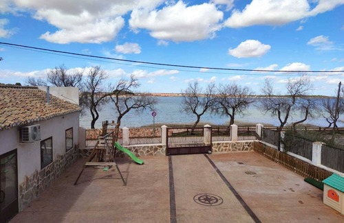 Villafranca de los Caballeros Apartamento | Apartamento en Lagunas de Villafranca, ideal para desconectar