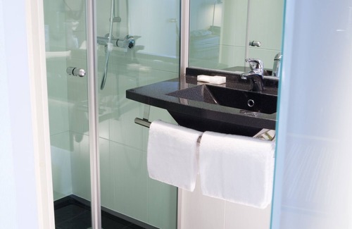 La Meziere Hotel | Escale Oceania Rennes Cap Malo