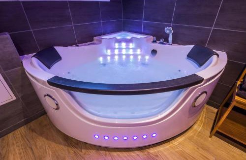 Binic Apartamento | Escapade en Bord de mer avec Sauna et Spa Privés