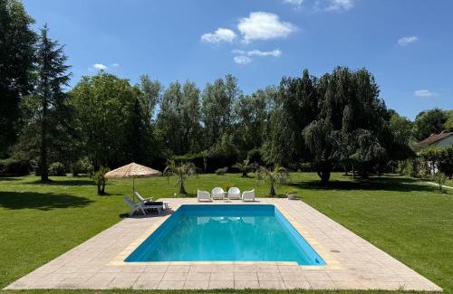 Isles-les-Villenoy Chalet De Esquí | Escapade Romantique en Chalet Nature, Calme et Douceur au Bord de Marne