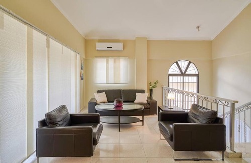 Evaristo Morales Apartamento | Escape 4BR Penthouse Close to Blue Mall 7&8FLR with Private Rooftop OutdoorTerrace