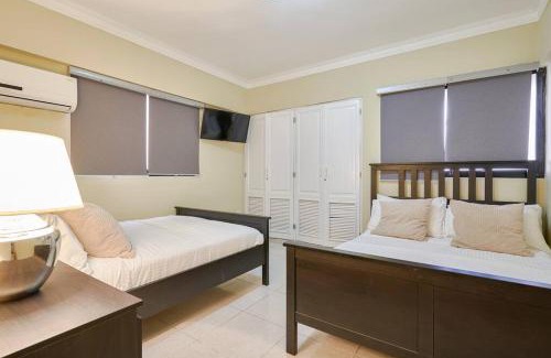 Evaristo Morales Apartamento | Escape 4BR Penthouse Close to Blue Mall 7&8FLR with Private Rooftop OutdoorTerrace