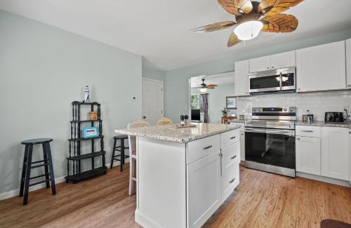Deep Hole Casa | Escape at Deep Hole Hideaway - Pet friendly duplex!