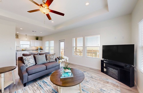 Gilchrist Casa | Escape | Bay Views | Family Retreat | Dog Friendly
