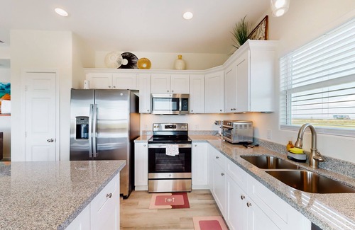 Gilchrist Casa | Escape | Bay Views | Family Retreat | Dog Friendly