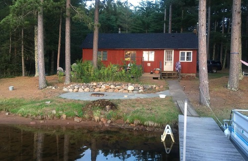 Minong Cabina | Escape! Beautiful 2 Bdrm Cabin w/2 Bunkhouses- 9 Acres & 275’ of Sandy Lakeshore