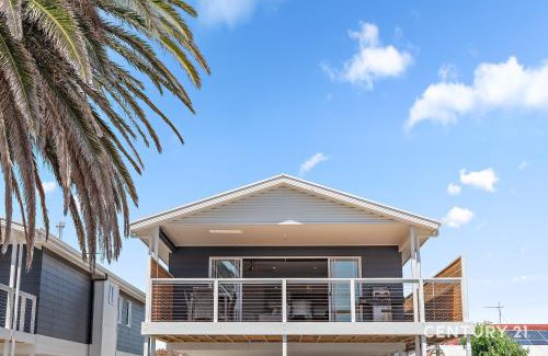 Aldinga Beach Casa | Escape By The Ocean - Aldinga Beach - C21 SouthCoast Holidays