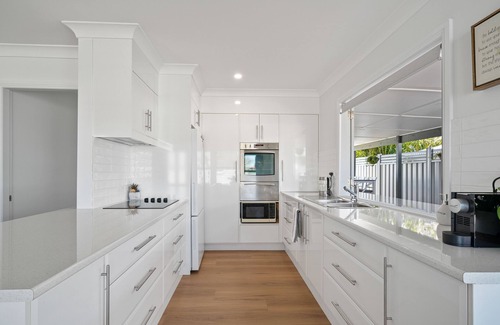 Caves Beach Casa | Escape@cavesbeach - Coastal getaway less than 10 mins walk to the beach.