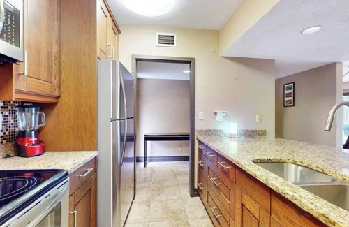 Grenelefe Condominio | Escape City Life and Enjoy this Charming 2-Bedroom Condo Near Central Florida!