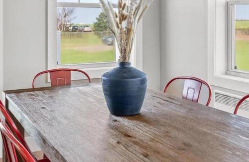 Chelton Casa | Escape From Life