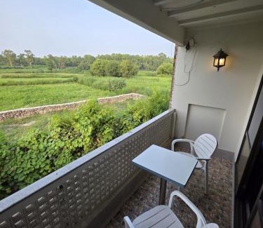 Kallar Kahar Hotel | Escape Hotel
