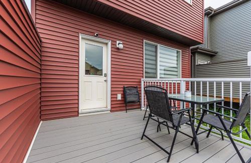 Northwest Edmonton Casa | Escape in Style, River Cree, Netflix, Near WEM