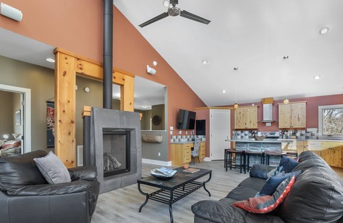 La Follette Casa | Escape Klaus-4 Bedroom/4 Bath sleeps 16 Quiet Deep Cove with 2 Slip Covered Dock