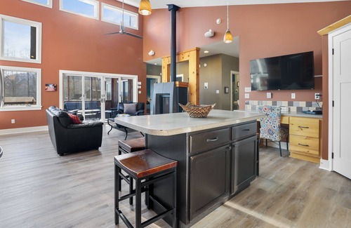 La Follette Casa | Escape Klaus-4 Bedroom/4 Bath sleeps 16 Quiet Deep Cove with 2 Slip Covered Dock