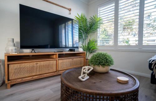 Shellharbour Casa | Escape on Addison - Book 4 nights, pay for 3!