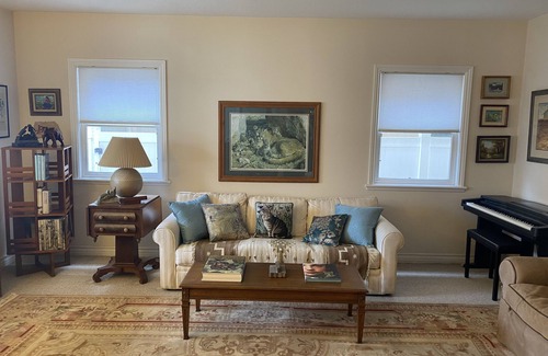 Old Towne Casa | Escape the City - Enjoy Seal Beach! Charming 3 level sleeps 8. Pool table!