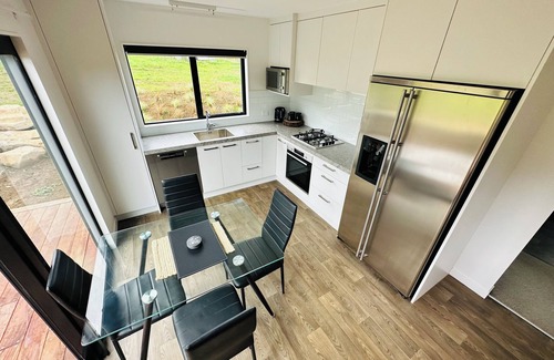 Bombay Casa | Escape the city rush & stay in this new house in the beautiful Bombay Hills.