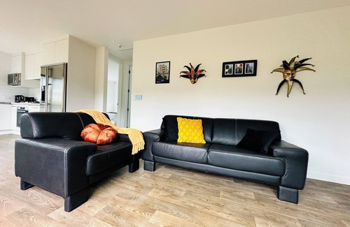 Bombay Casa | Escape the city rush & stay in this new house in the beautiful Bombay Hills.