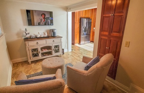 West Jefferson Cabina | Cool Breezes & Cozy Cabins - August at its Best! Reserve Walnut Hill Now!