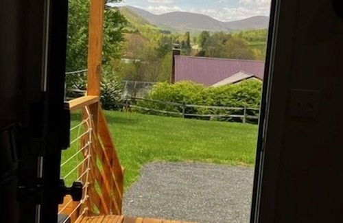 West Jefferson Cabina | Mountain Mornings & Starry Nights - Your August Escape Awaits @Petite Retreat