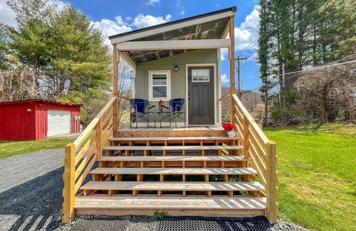 West Jefferson Cabina | Mountain Mornings & Starry Nights - Your August Escape Awaits @Petite Retreat
