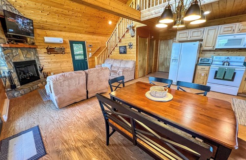 Piney Creek Cabina | Escape the Heat - Cool Off in the High Country @ Logged Out