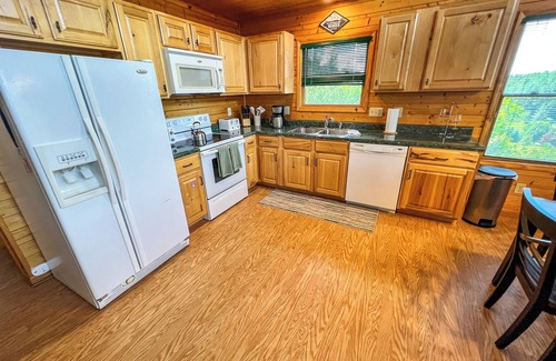 Piney Creek Cabina | Escape the Heat - Cool Off in the High Country @ Logged Out