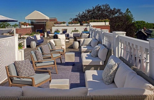 Historic Hill Apartamento | Escape The Hustle and Bustle! Near Newport Mansions! with Indoor Pool!