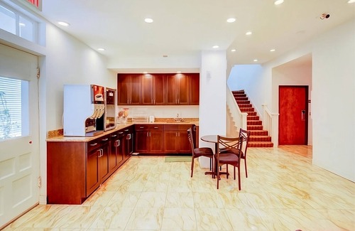 Dilley Casa | Escape The Hustle and Bustle! Short Drive to Nueces River, Free Breakfast!