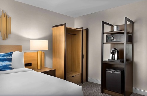 Milpitas Hotel | Escape The Hustle and Bustle! w/ Pool, Pet-Friendly, Near River Oaks Park!